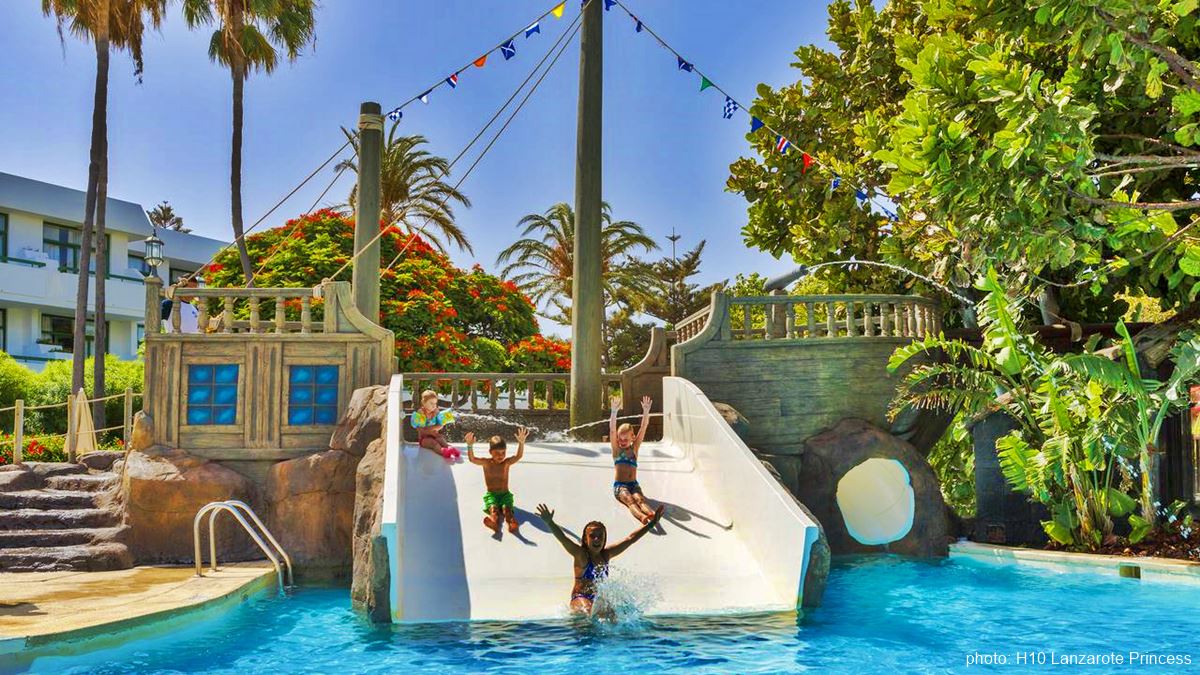 H10 Lanzarote Princess swimming